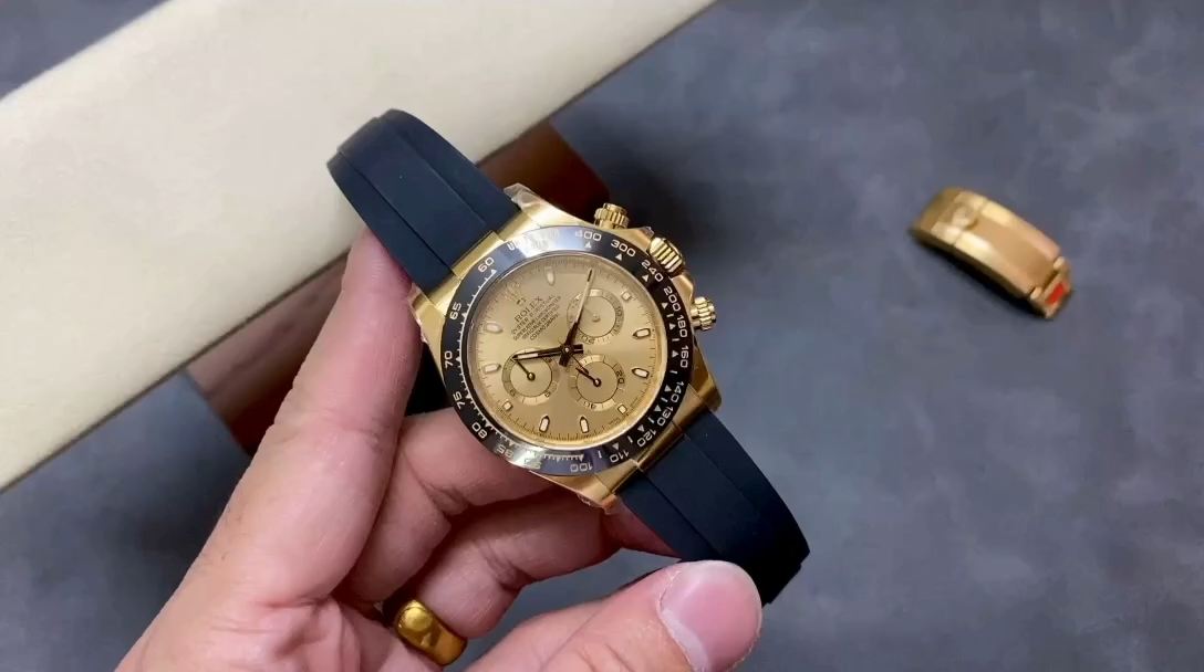 Rolex Cosmograph Daytona 116518 Champagne Dial Automatic 40mm Mens Replica Watch - Image 2