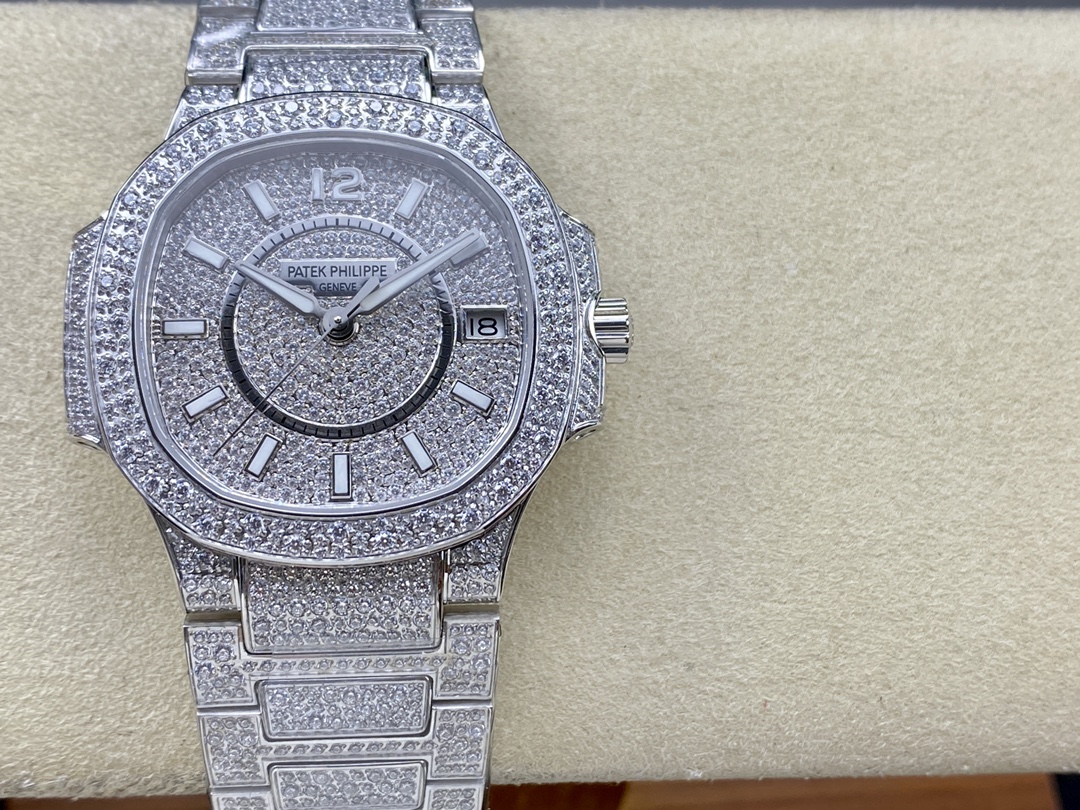 Patek Philippe Nautilus Diamond 5711 40mm & 35mm Replica Watch - Image 12