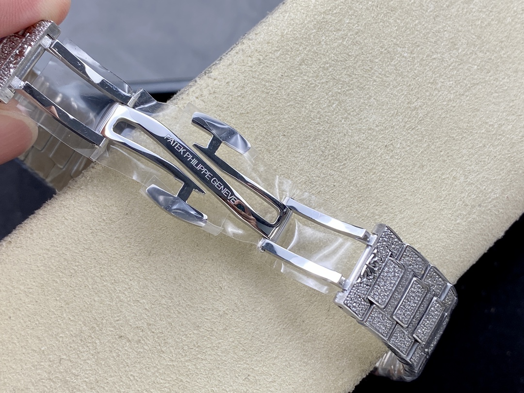 Patek Philippe Nautilus Diamond 5711 40mm & 35mm Replica Watch - Image 21