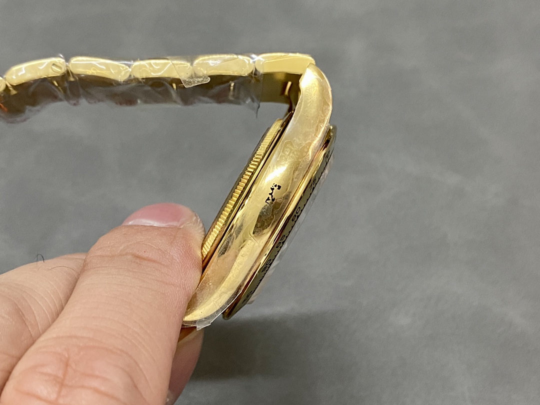 Rolex Cosmograph Daytona 116528 White Index Dial 40MM Mens Replica Watch - Image 7