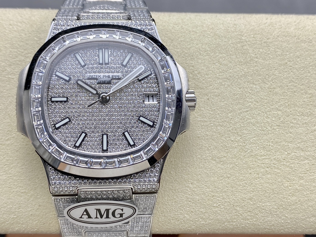 Patek Philippe Nautilus Diamond 5711 40mm & 35mm Replica Watch - Image 4