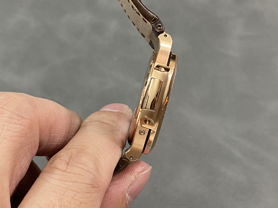 Replica Patek Philippe Nautilus 5724 001 40mm Mens Watch - Image 7