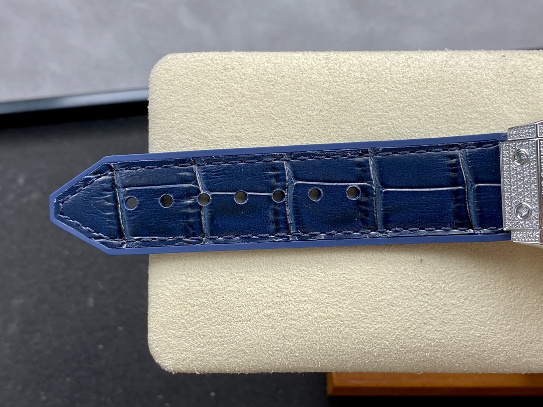 511.NX.7170.LR Hublot Classic Fusion Diamond Automatic - Image 11