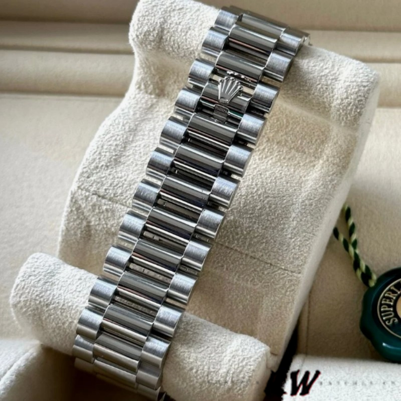 Rolex Day-Date 218206 Ice Blue Roman Numeral Dial Platinum 41MM Mens Replica Watch - Image 6