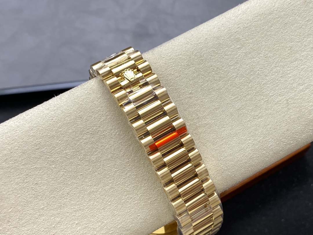 Rolex Day Date 40 Yellow Gold Pave Diamond Dial M228238 0054 Men's Watch - Image 10