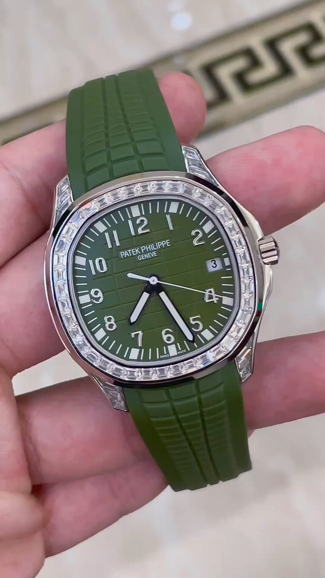 Patek Philippe Aquanaut 5167 300G 010 Black & Green & Brown 40mm - Image 4