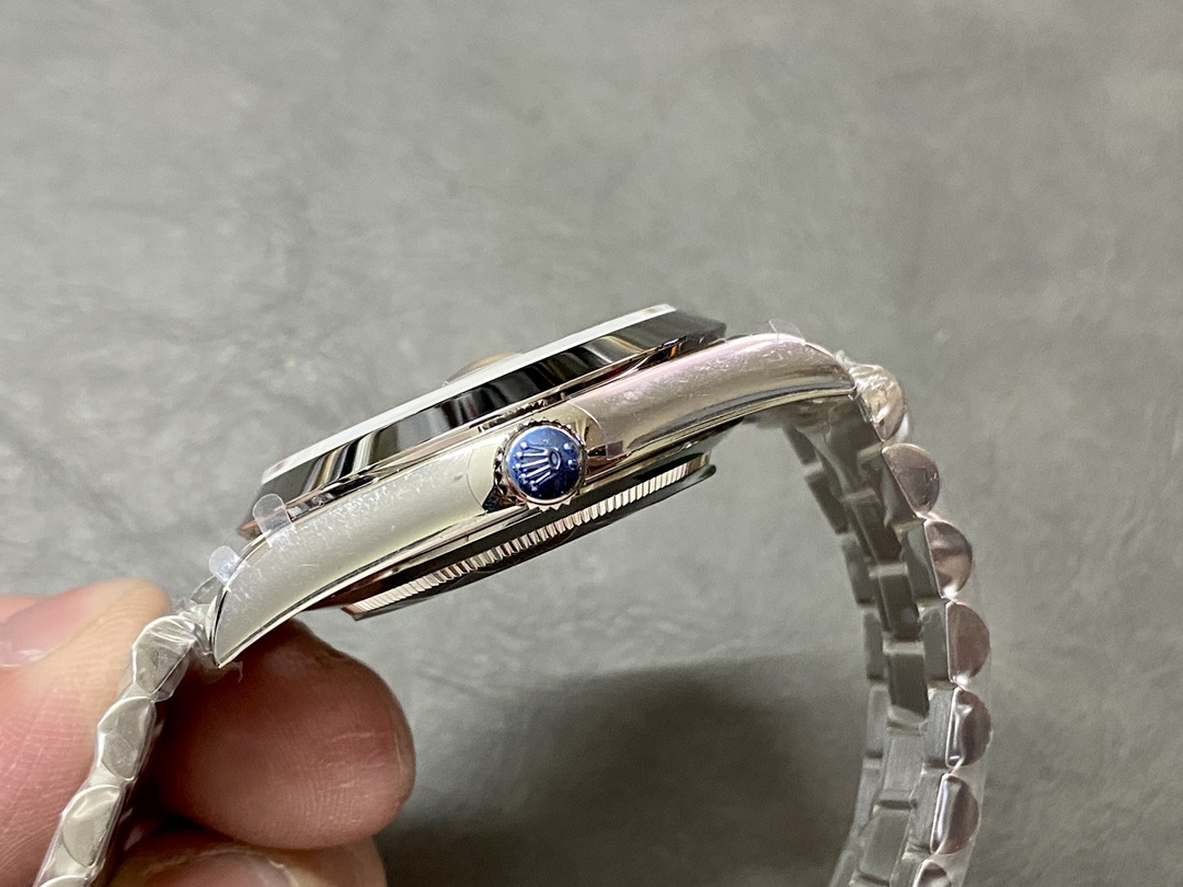 Rolex Day-Date 40mm Arabic Platinum Olive Dial 228206 - Image 7