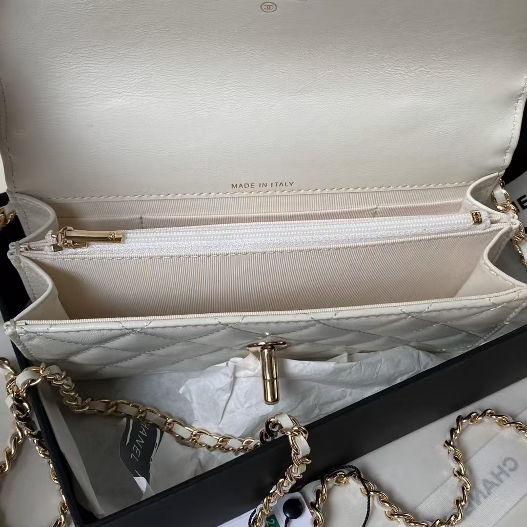 Chanel 24P AP3803 Shiny Crinkled Lambskin Chain Clutch Pearl Handle White - Image 2