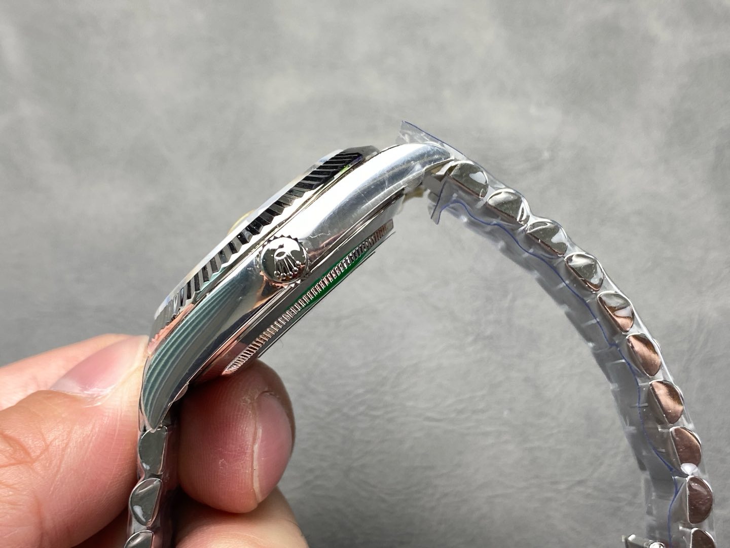 Rolex Day-Date 228239 Green Roman Dial Fluted Bezel 40mm Mens Replica Watch - Image 6