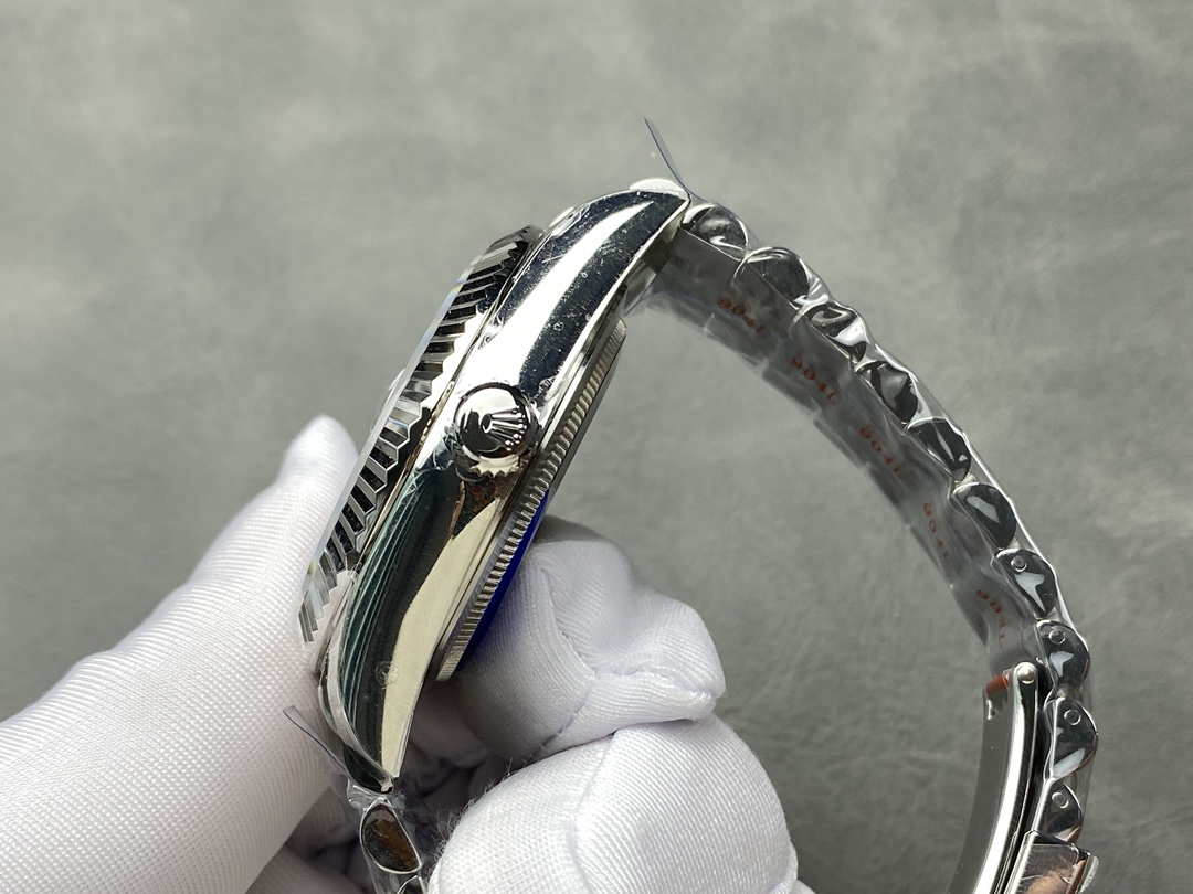 Rolex Sky-Dweller 42 m336934 0006 Fluted Bezel Blue Dial Replica Watch - Image 7