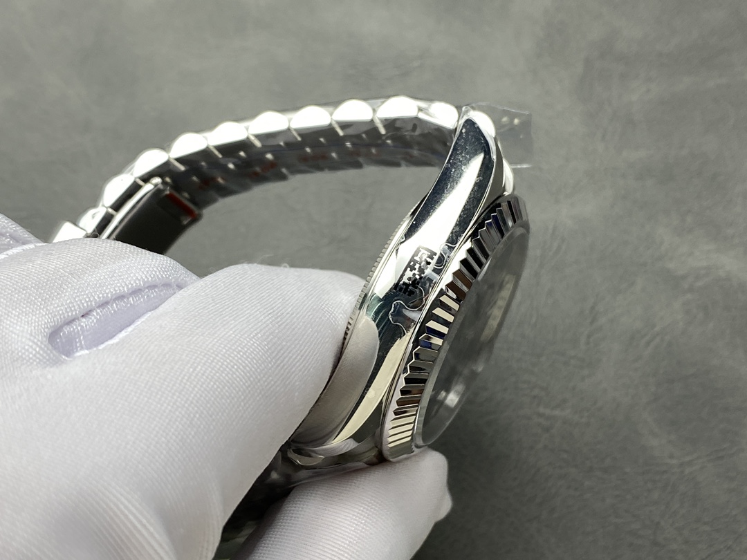 Rolex Sky-Dweller 42 m336934 0006 Fluted Bezel Blue Dial Replica Watch - Image 8