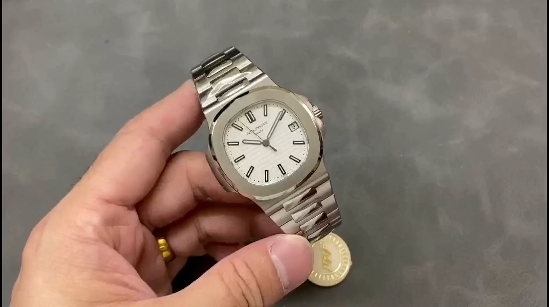 Replica Patek Philippe Nautilus 5711 1A 011 White Dial 40mm Mens Watch - Image 2
