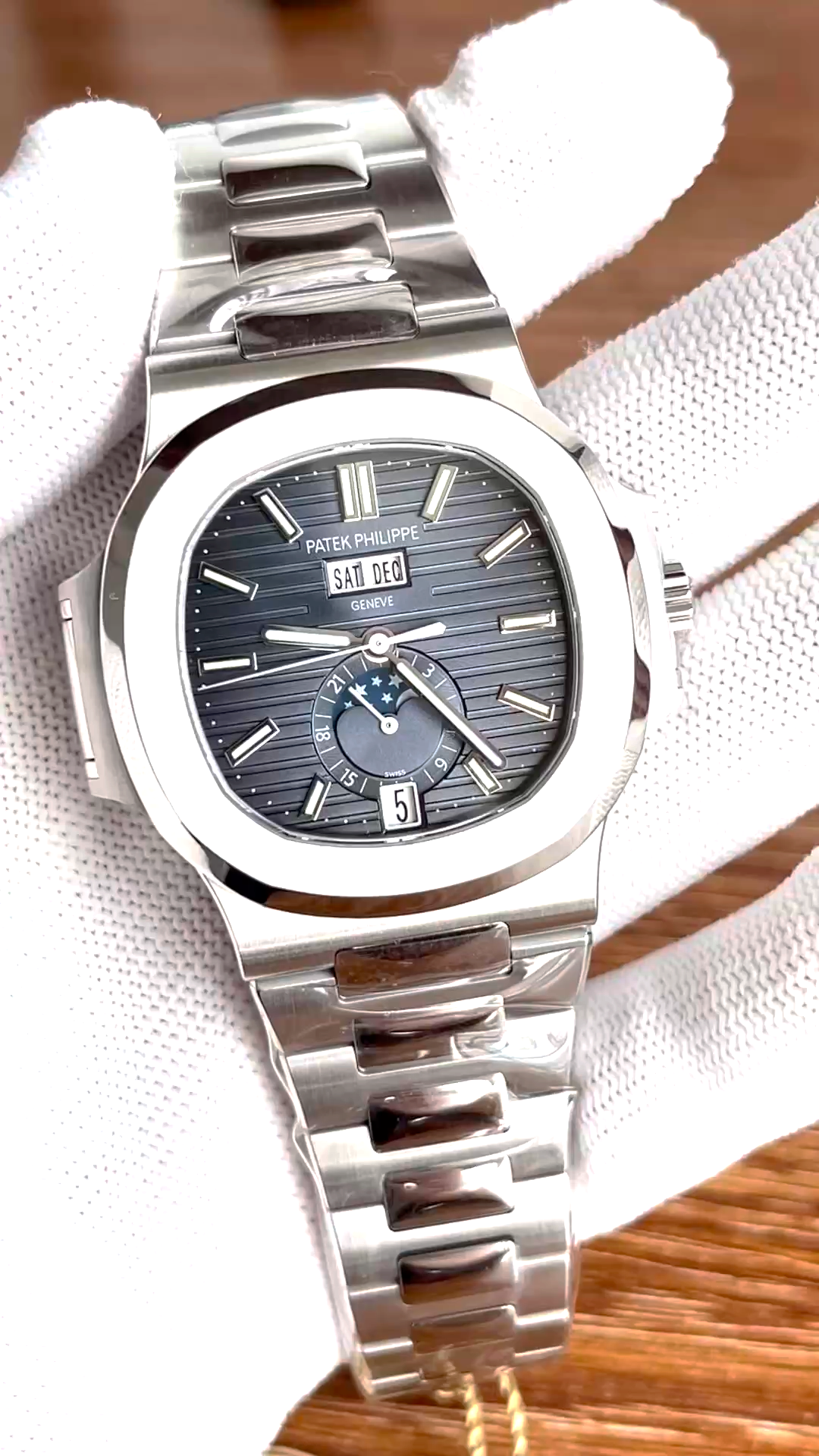 Patek Philippe Nautilus Annual Calendar 5726 1A 001 - Image 2