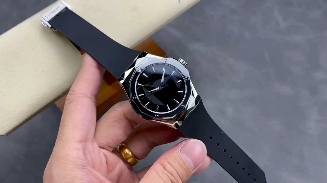 Hublot Classic Fusion 550.NS.2200.RW.ORL20 40 mm - Image 4