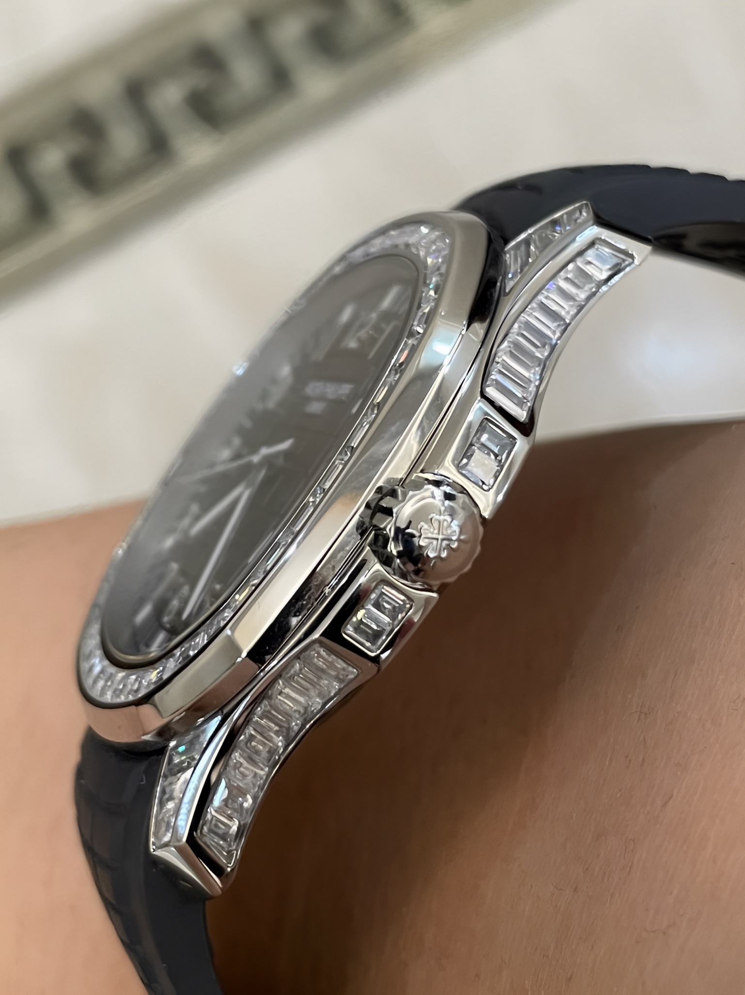 Patek Philippe Aquanaut 5167 300G 010 Black & Green & Brown 40mm - Image 12