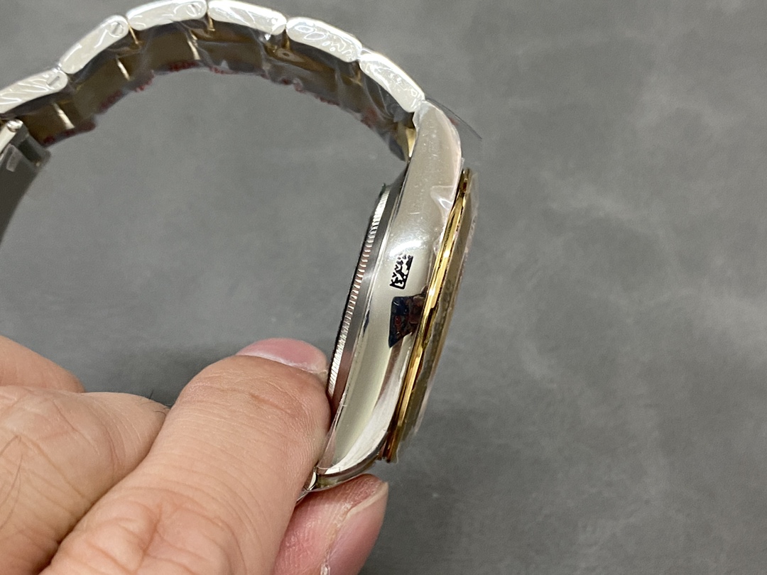 Rolex Cosmograph Daytona 116503 Black Index Dial 40MM Mens Replica Watch - Image 8