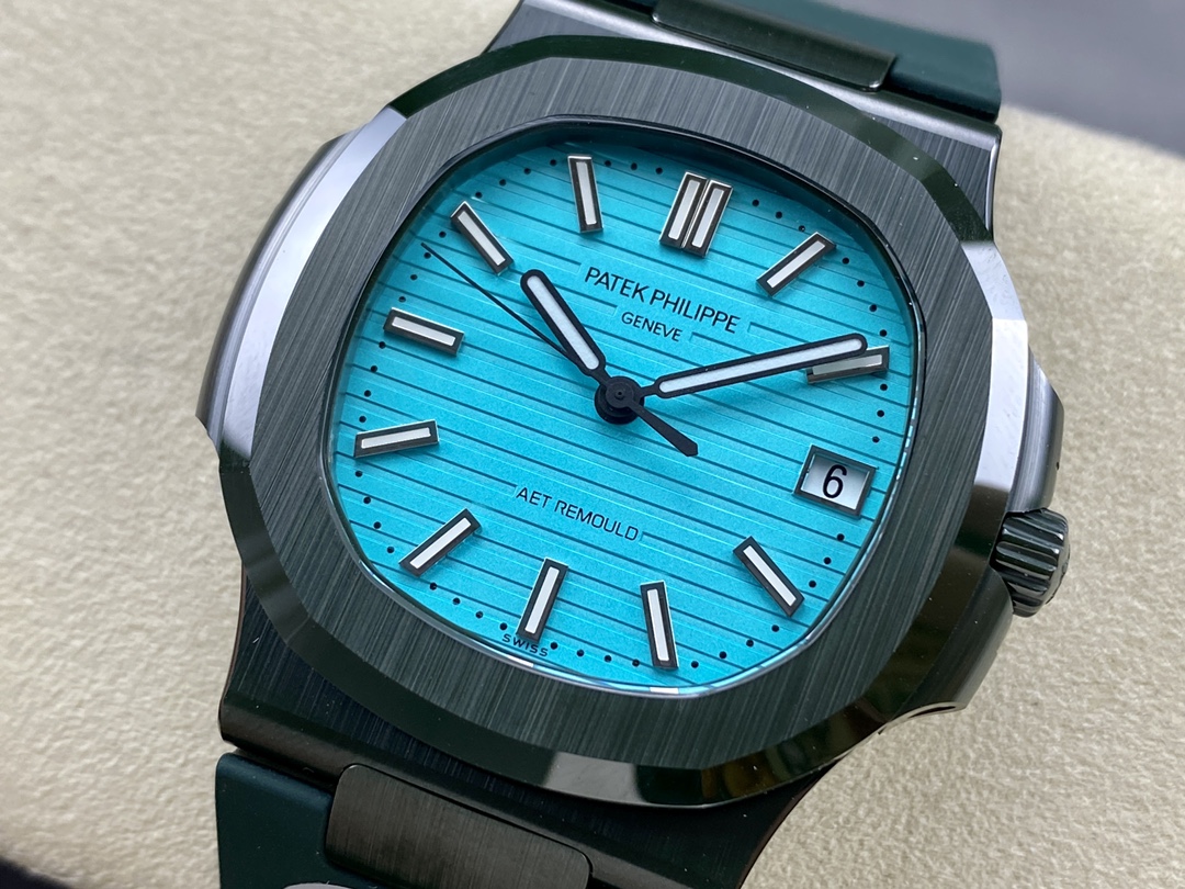 Patek Philippe Nautilus Blue Dial 5711 40MM Watch - Image 4