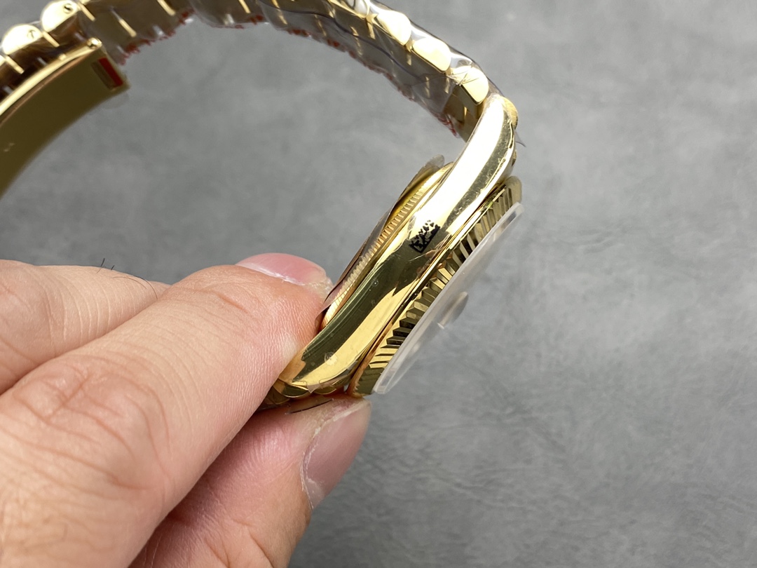 Rolex Day-Date 228238 Champagne Roman Dial Fluted Bezel 40mm Mens Replica Watch - Image 6