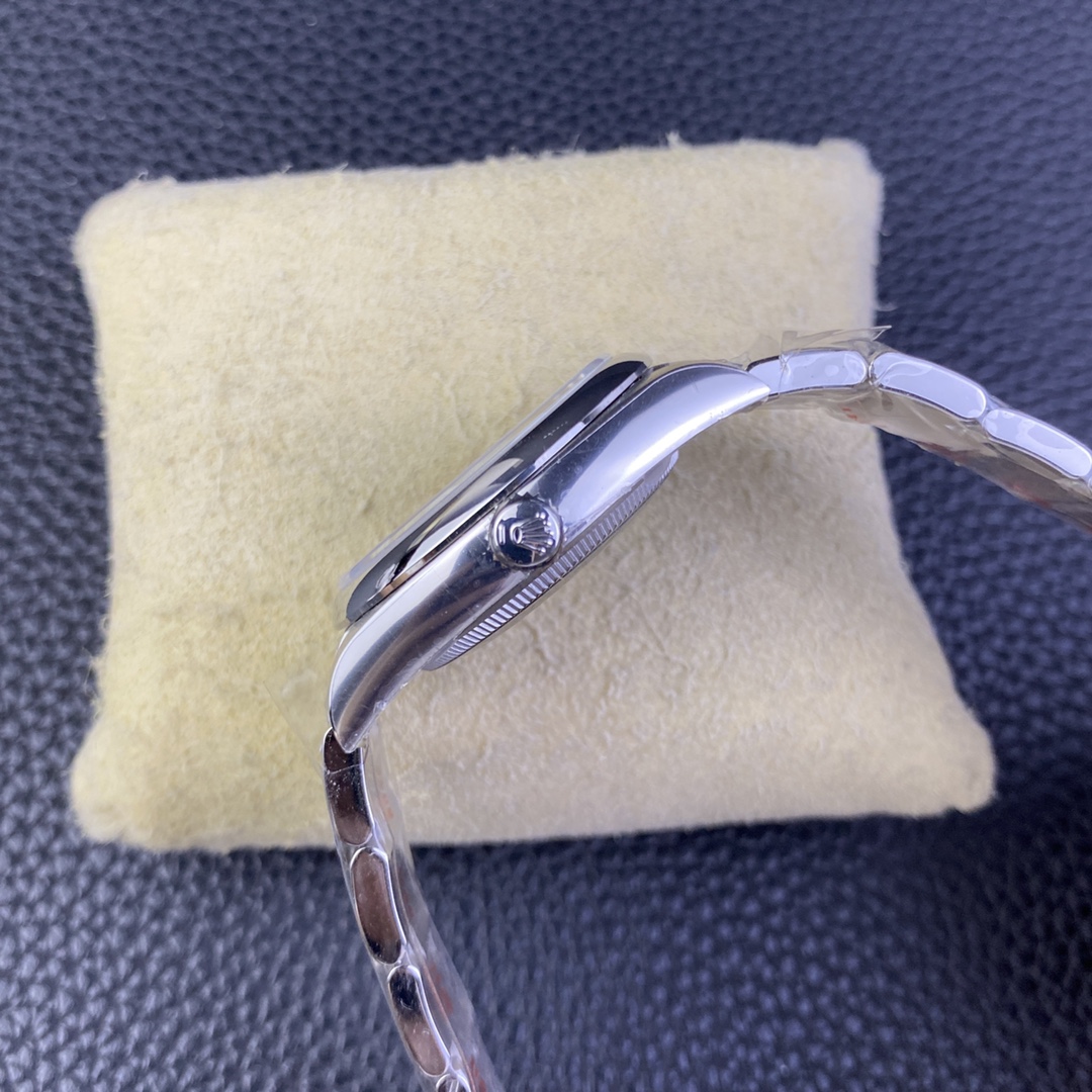 Rolex Oyster Perpetual 36 Oystersteel 126000 0001 Women's Watch - Image 9