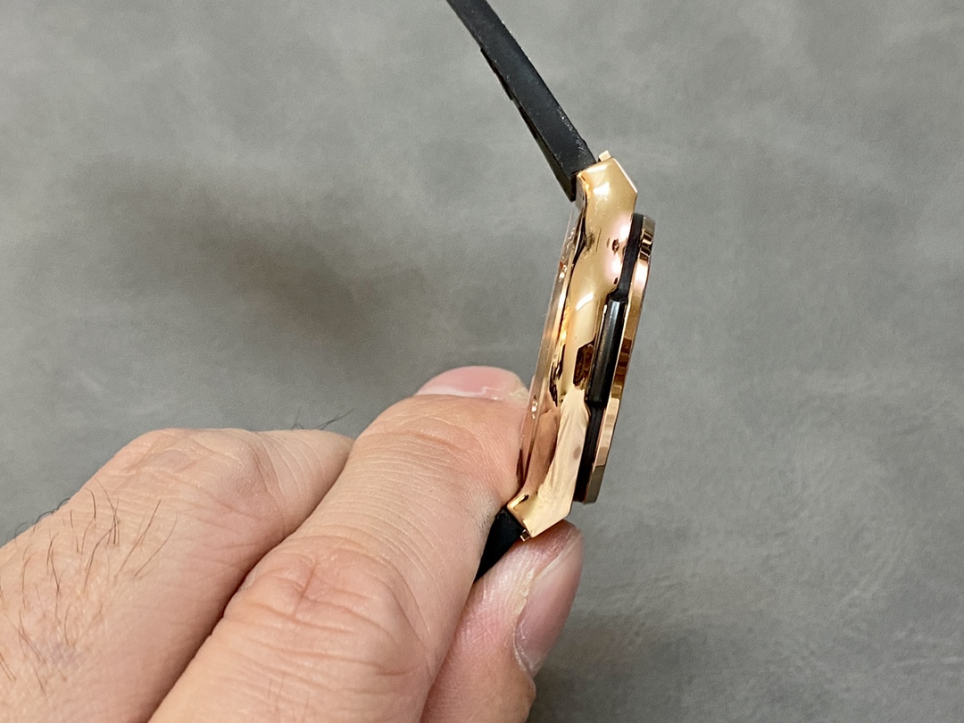 Hublot Classic Fusion 581.OX.1480.RX.1704 33mm Ladies Replica Watch - Image 7