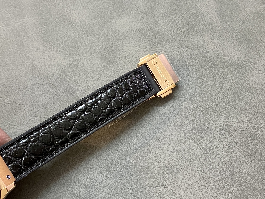 Hublot Classic Fusion 581.OX.1480.RX.1704 33mm Ladies Replica Watch - Image 10