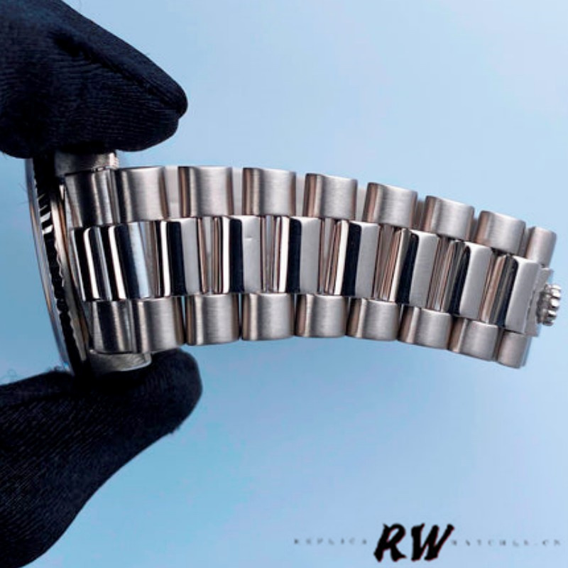 Rolex Day-Date 118239 White Gold White Dial Fluted Bezel 36mm Unisex Replica Watch - Image 4