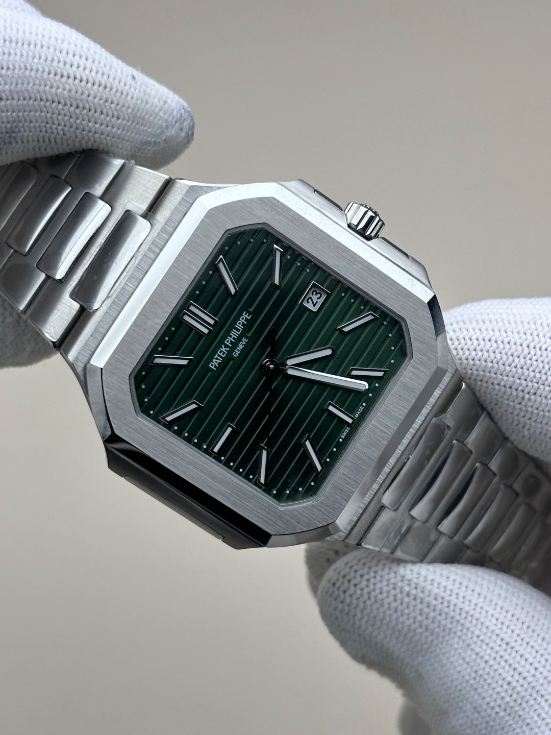 Patek Philippe Cubitus Date Sweep Seconds 5821 1A 001 Men's Watch - Image 4