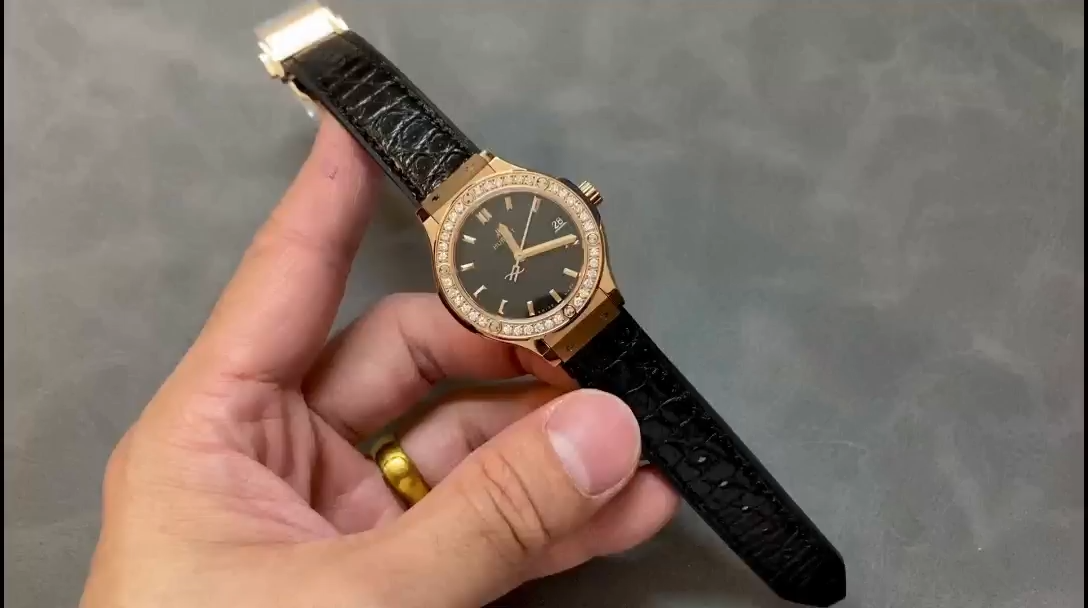 Hublot Classic Fusion 581.OX.1480.RX.1704 33mm Ladies Replica Watch - Image 2