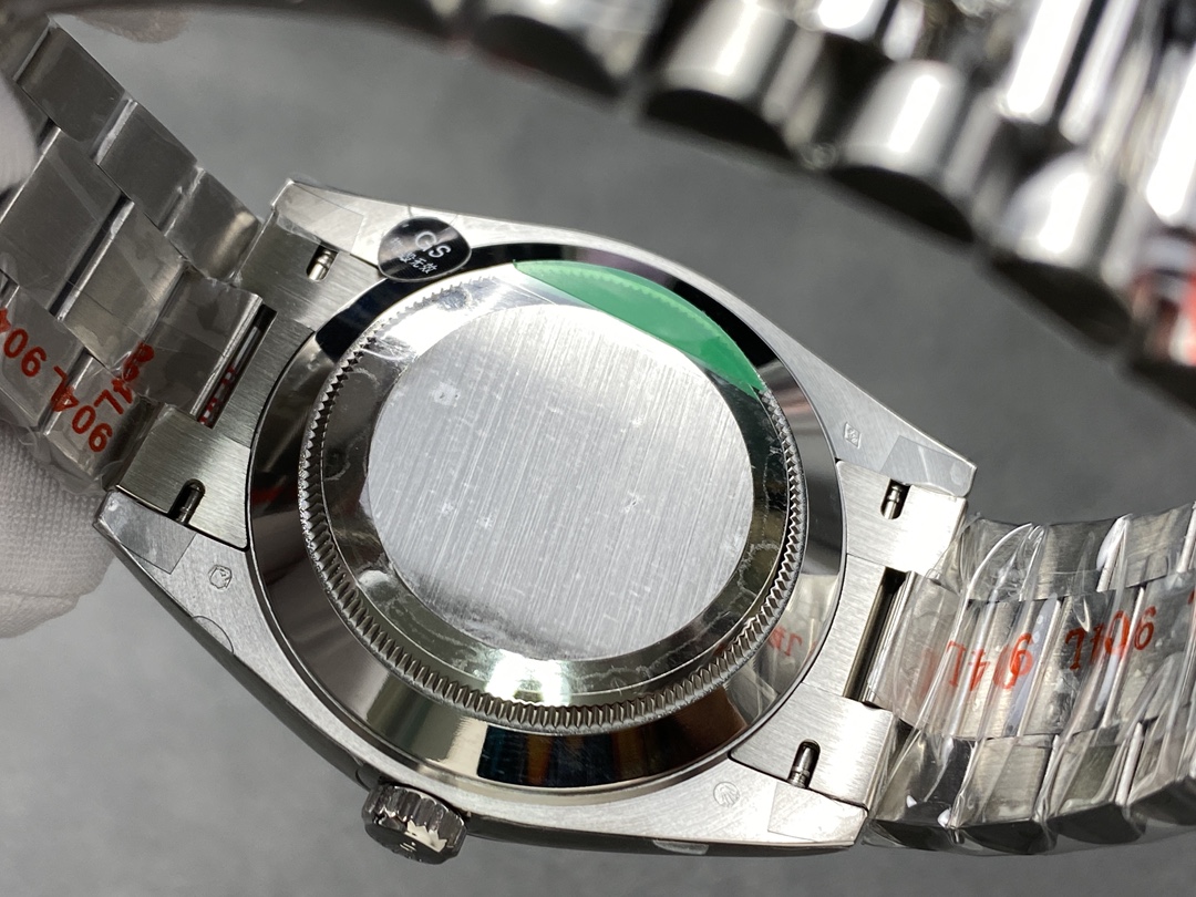 Rolex Day-Date 228349RBR Green Roman Dial Diamond Bezel 40mm Mens Replica Watch - Image 9