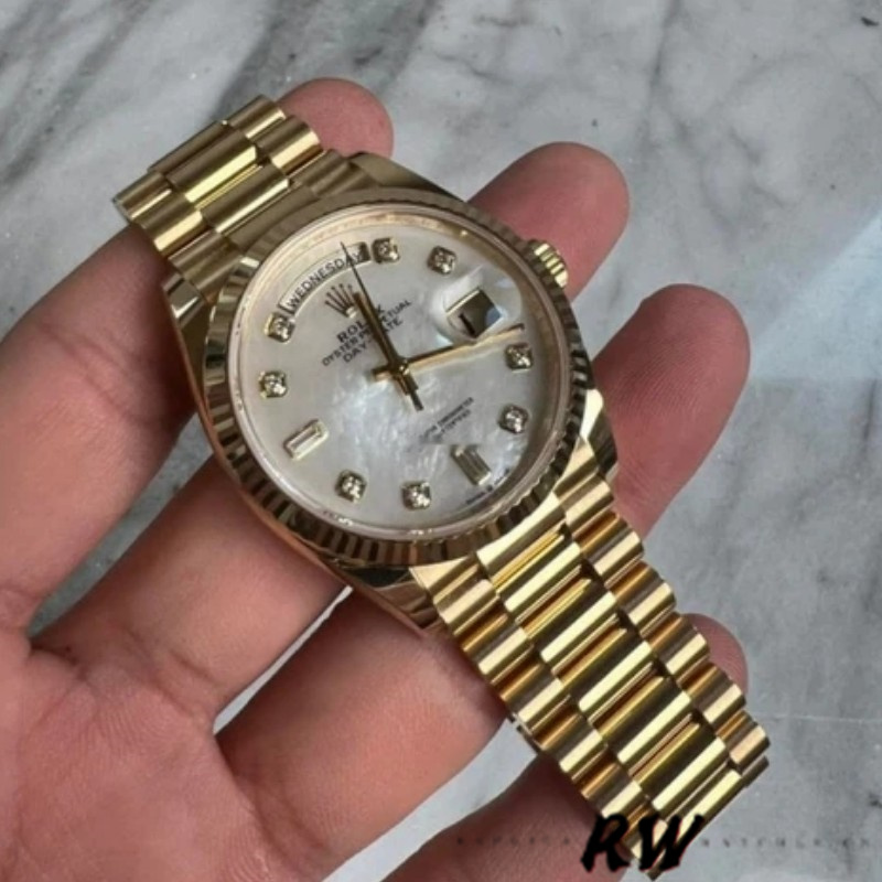 Rolex Day-Date 118208 Yellow Gold Mother of Pearl Diamond Dial 36mm Unisex Replica Watch - Image 2