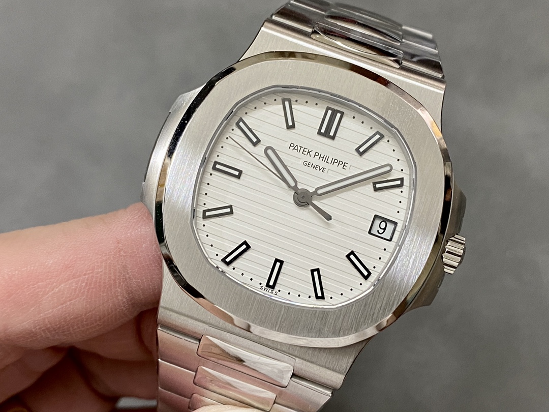 Replica Patek Philippe Nautilus 5711 1A 011 White Dial 40mm Mens Watch - Image 4