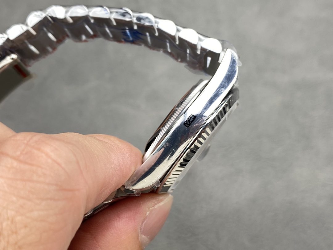 Rolex Day-Date 128239 Blue Ombre Diamond Dial 36MM Unisex Replica Watch - Image 7