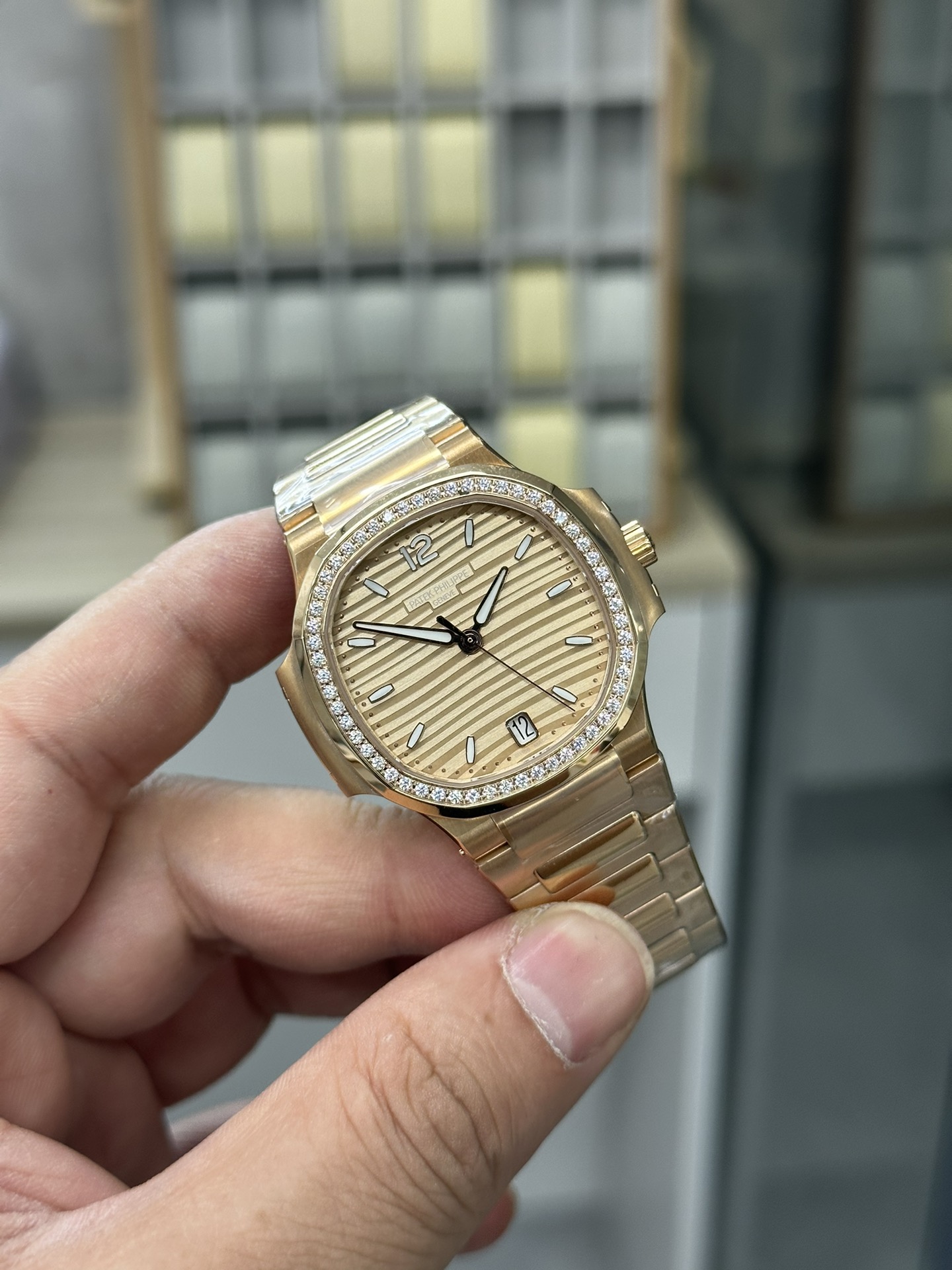 Patek Philippe Ladies Nautilus Golden Dial Rose Gold 7118 1200R 010 - Image 5
