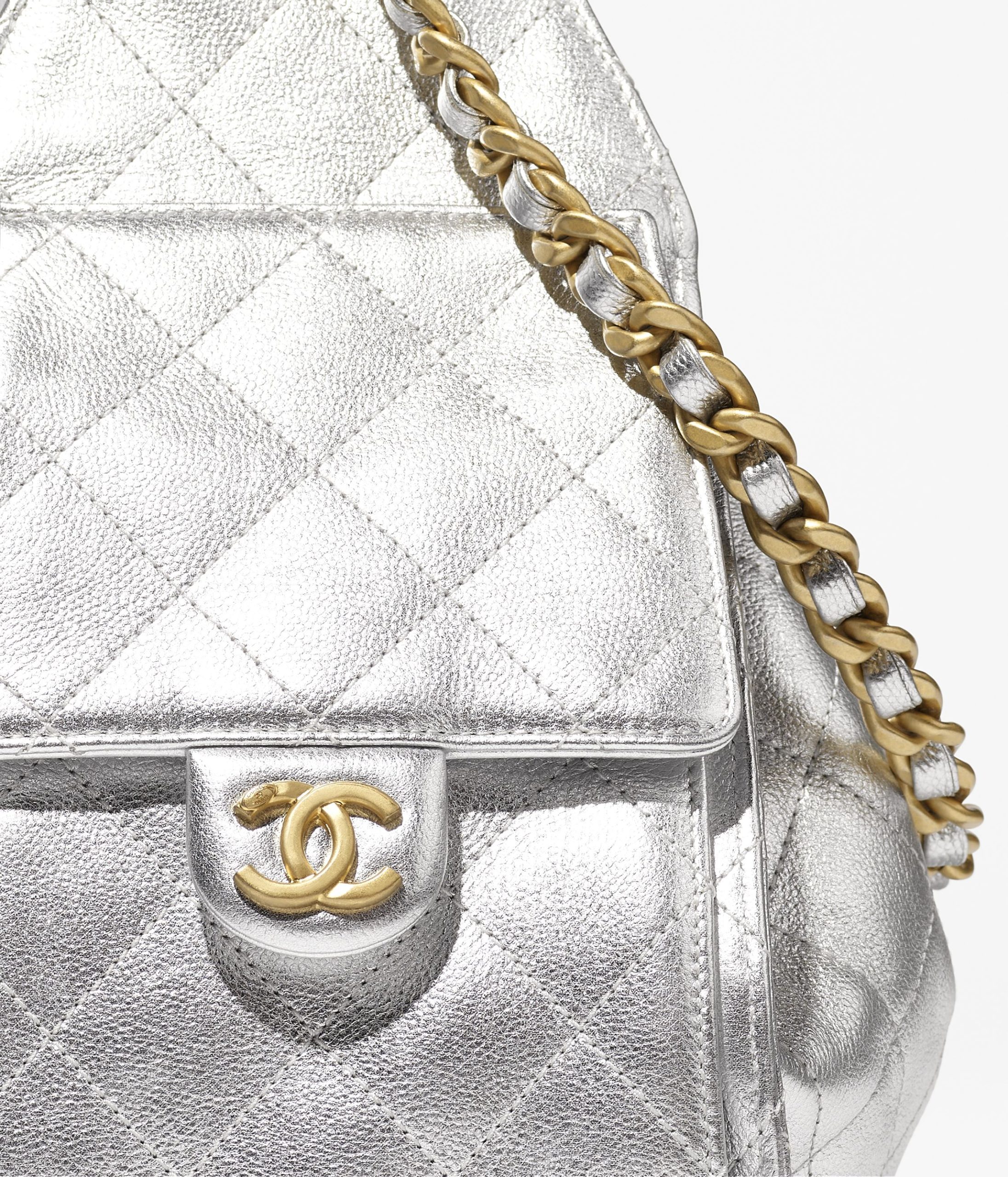 CHANEL 25 Small Handbag - Image 3