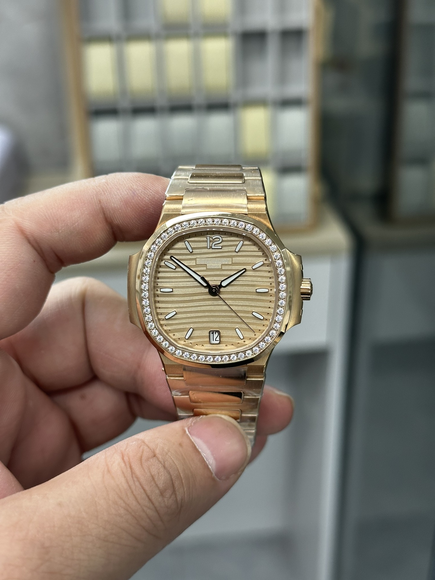 Patek Philippe Ladies Nautilus Golden Dial Rose Gold 7118 1200R 010 - Image 2