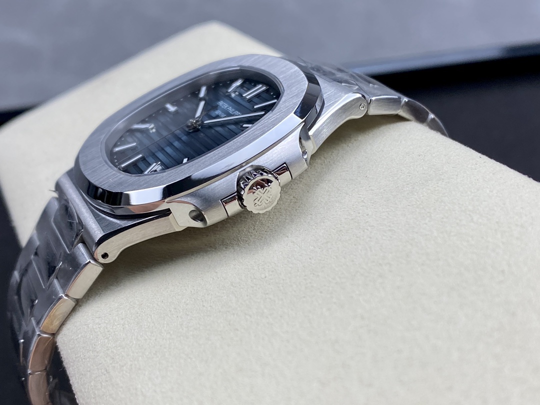 Replica Patek Philippe Nautilus 5711 1A Blue Dial 40mm Mens Watch - Image 8