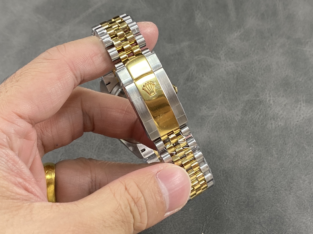 Rolex Datejust 126233 White Roman Dial Fluted Bezel 36MM Unisex Replica Watch - Image 10