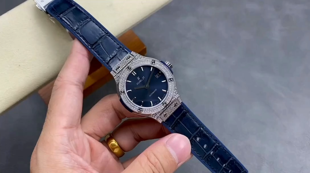 511.NX.7170.LR Hublot Classic Fusion Diamond Automatic - Image 2