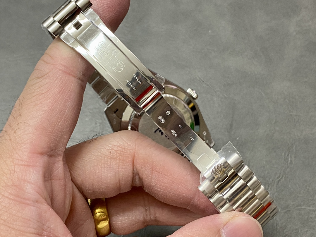 Rolex Day-Date 40mm Arabic Platinum Olive Dial 228206 - Image 11