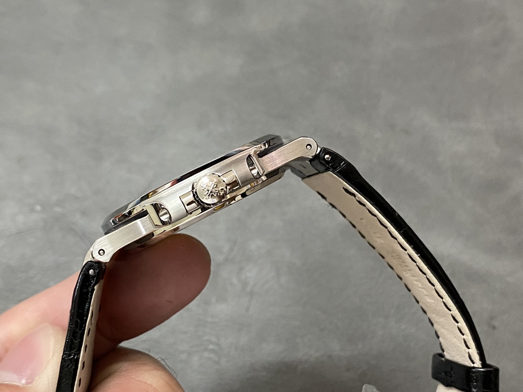 Patek Philippe Nautilus 5711 1A 40mm Mens Replica Watch - Image 8