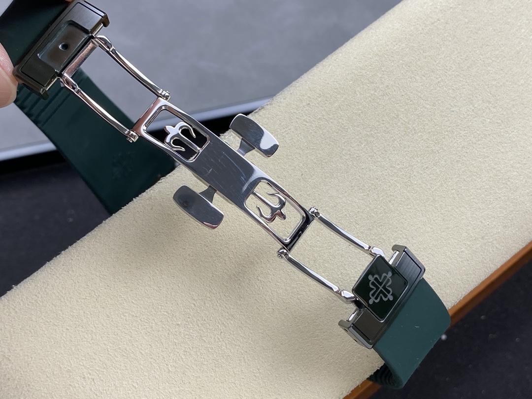 Patek Philippe Nautilus Blue Dial 5711 40MM Watch - Image 9