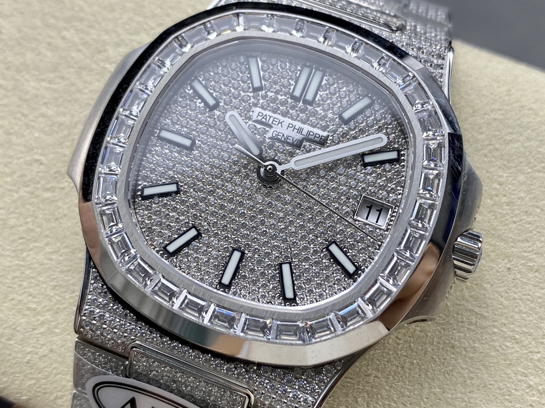 Patek Philippe Nautilus Diamond 5711 40mm & 35mm Replica Watch - Image 5