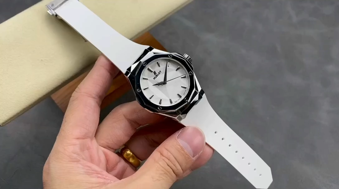 Hublot Classic Fusion 550.NS.2200.RW.ORL20 40 mm - Image 3