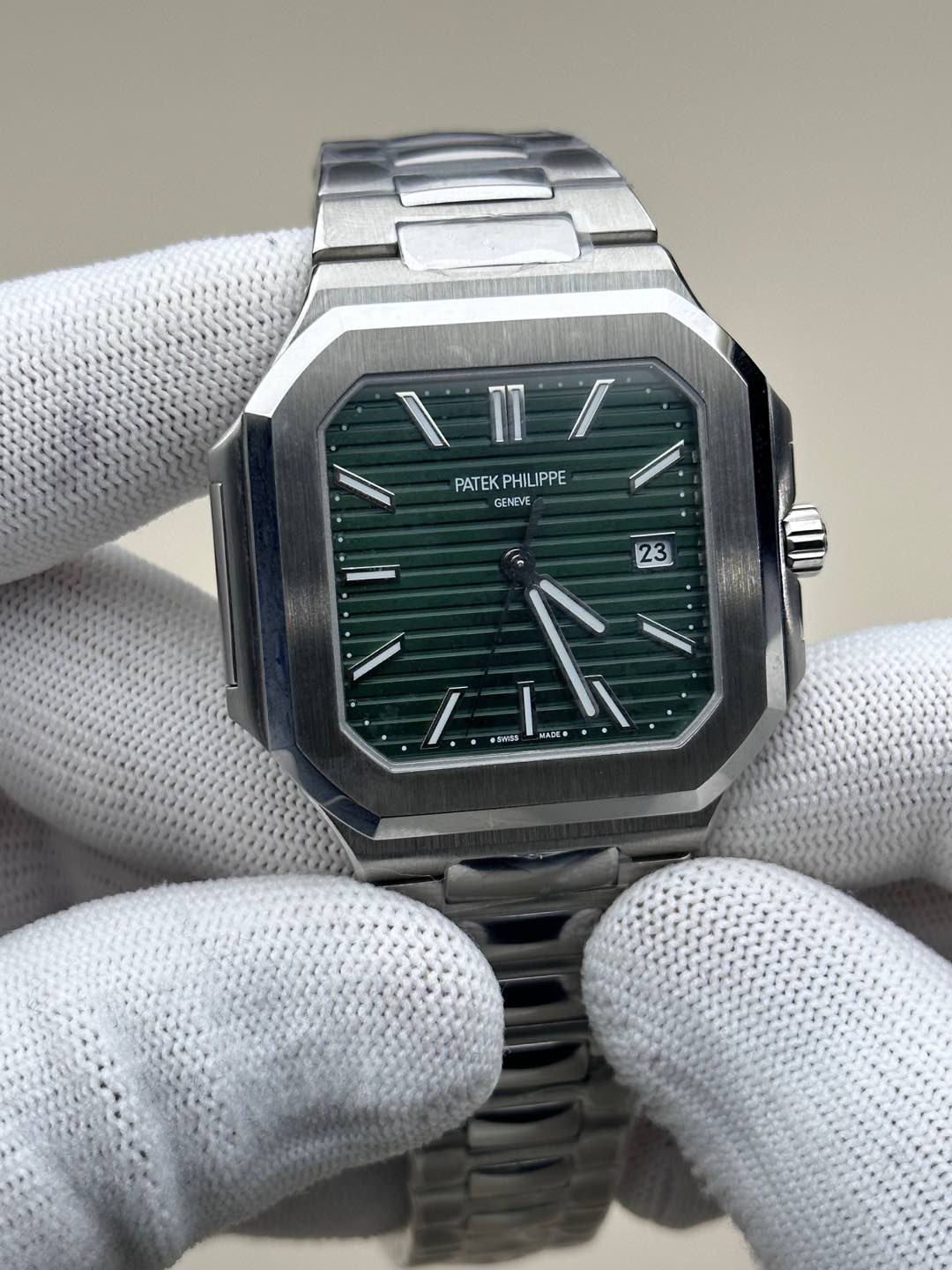 Patek Philippe Cubitus Date Sweep Seconds 5821 1A 001 Men's Watch - Image 3