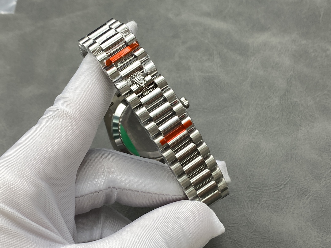 Rolex Day-Date 228349RBR Green Roman Dial Diamond Bezel 40mm Mens Replica Watch - Image 10