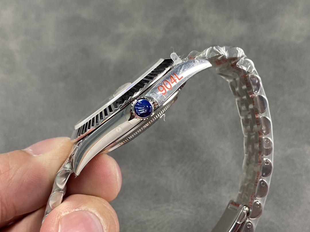 Rolex Datejust II 116334 Silver Diamond Dial 41mm Mens Replica Watch - Image 8