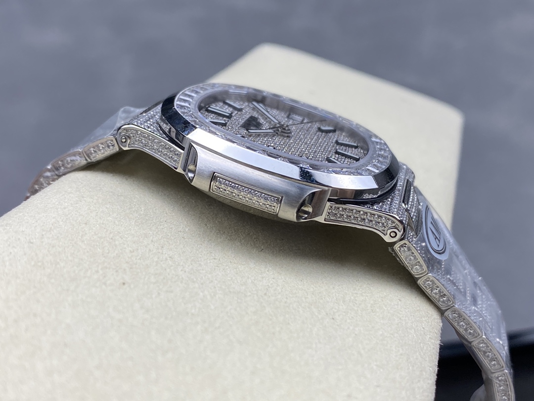 Patek Philippe Nautilus Diamond 5711 40mm & 35mm Replica Watch - Image 7