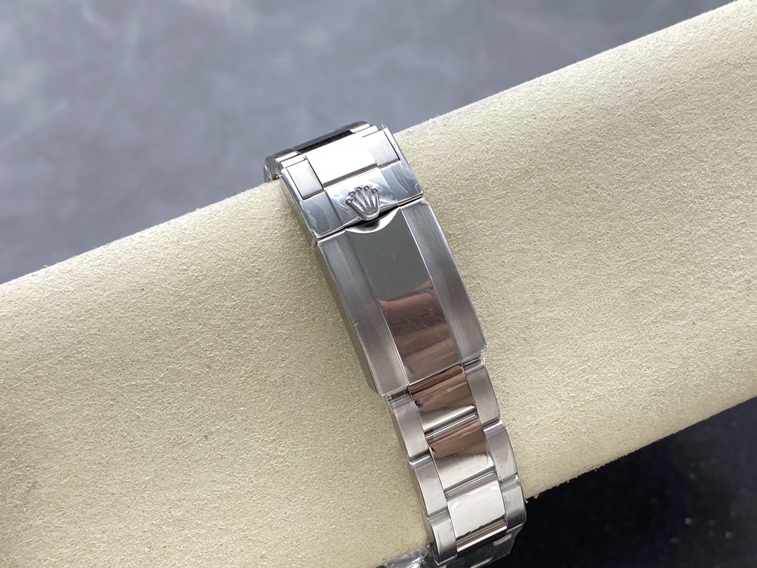 Rolex GMT-Master II 126710BLRO 0002 - Image 11