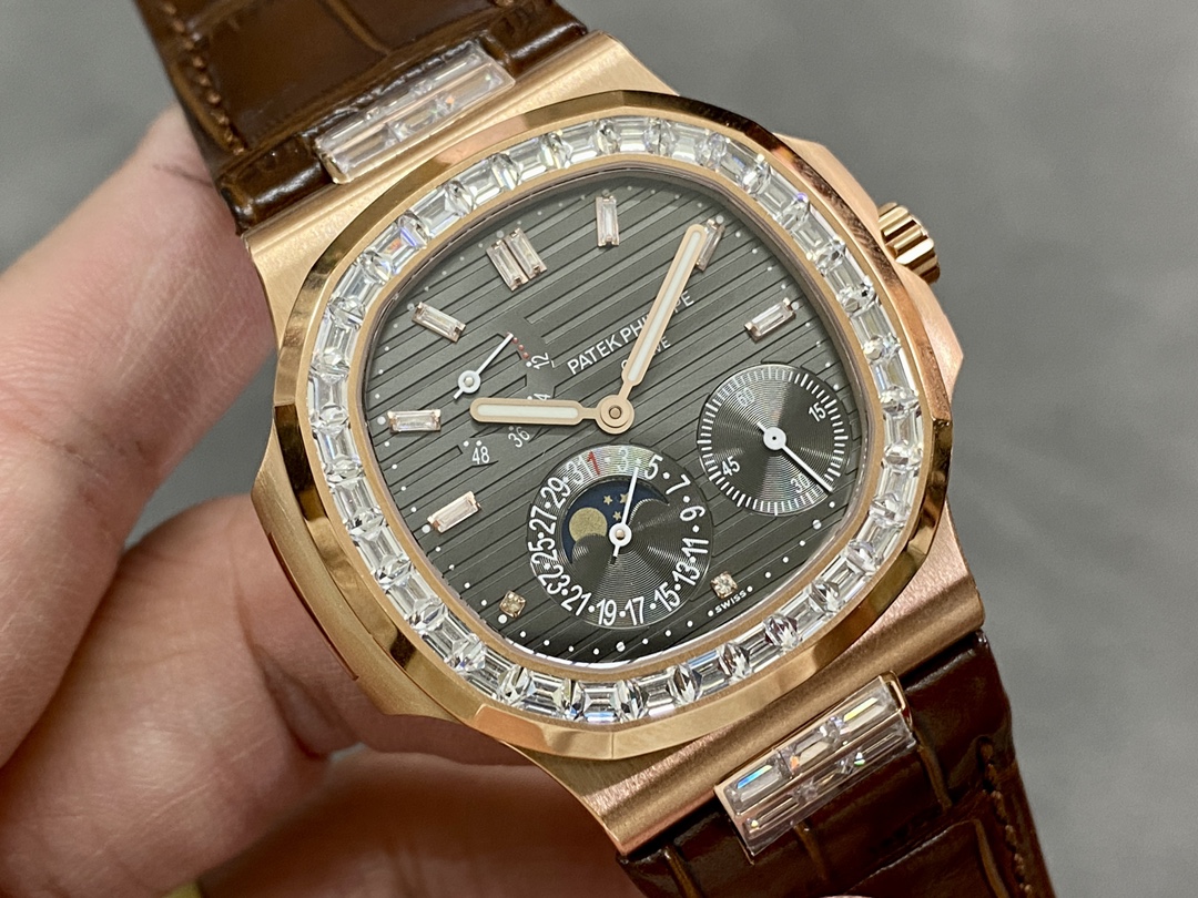 Replica Patek Philippe Nautilus 5724 001 40mm Mens Watch - Image 5