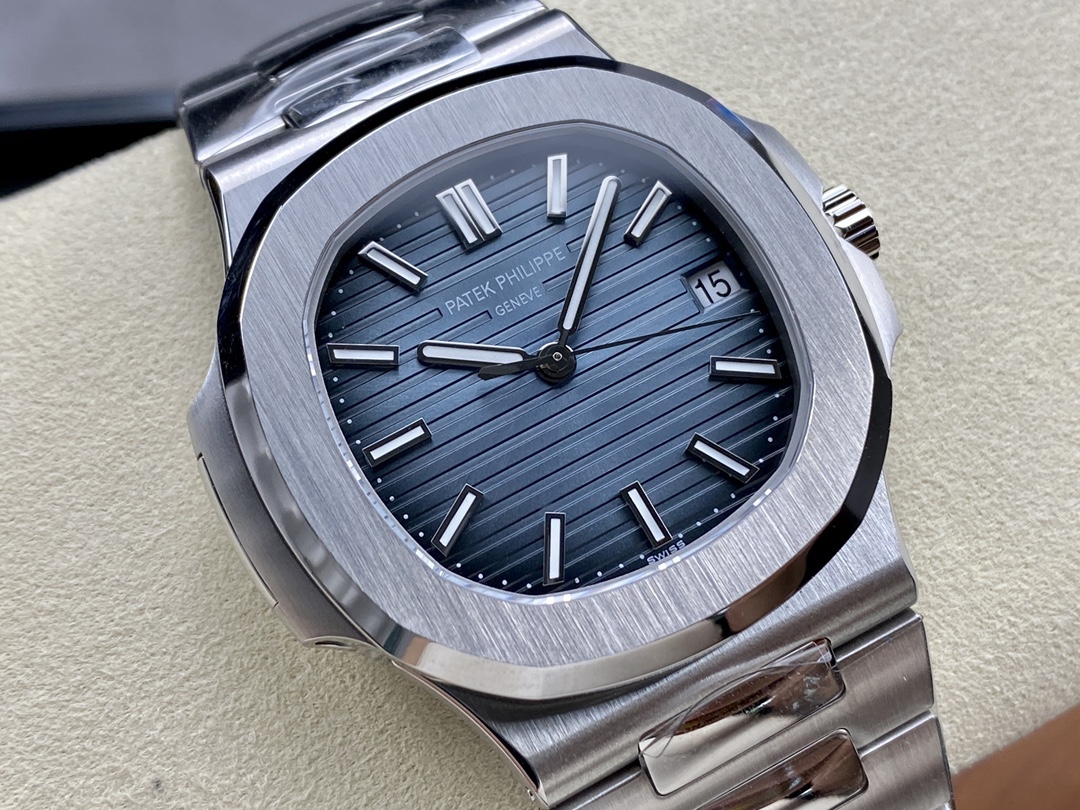 Replica Patek Philippe Nautilus 5711 1A Blue Dial 40mm Mens Watch - Image 4